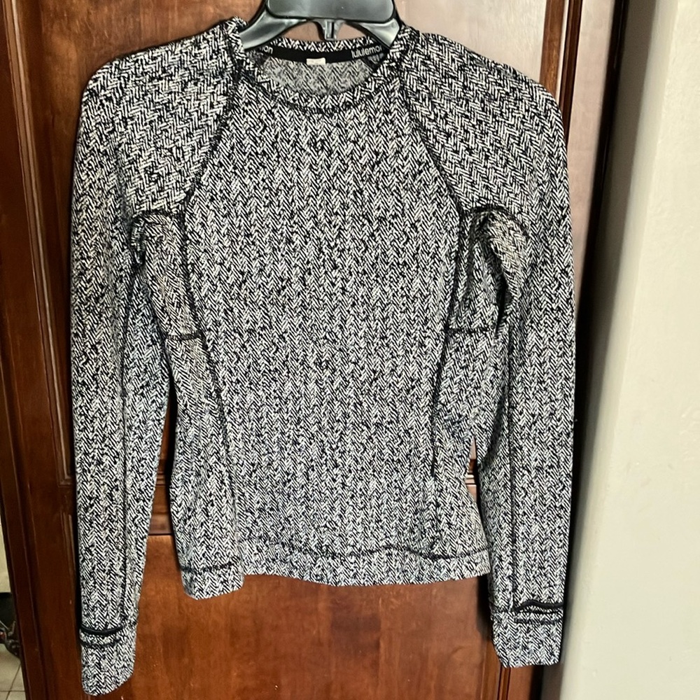 Black and White Patterned Women's Lululemon athletic top